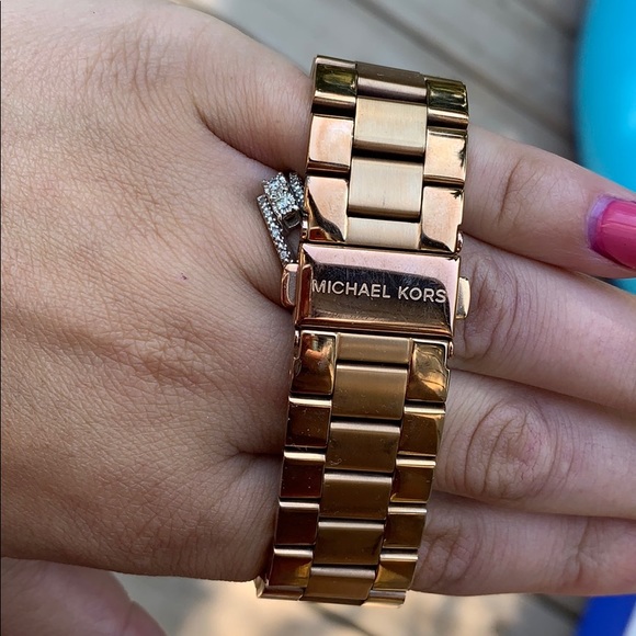 Michael Kors Rose Gold watch - Picture 2 of 3